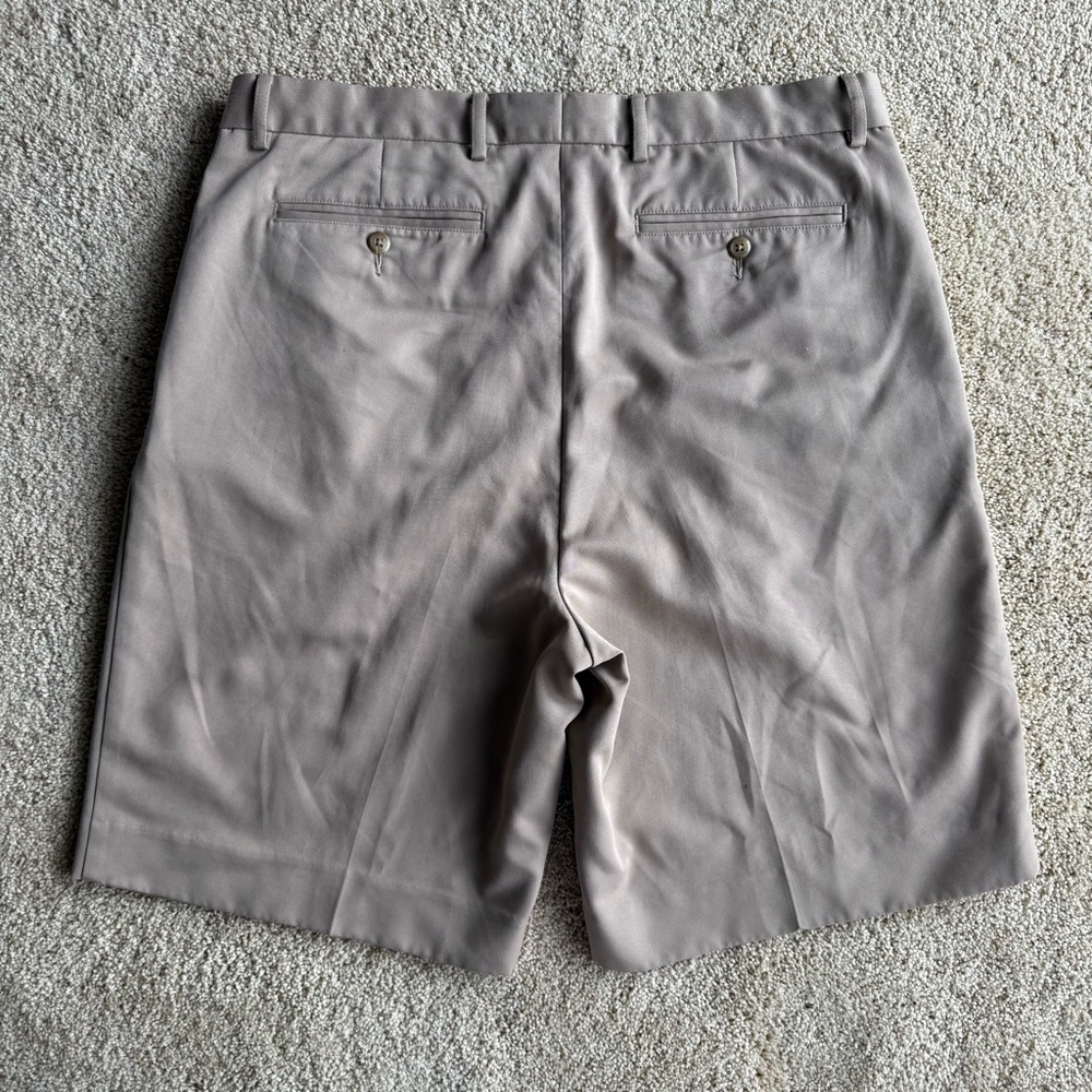 Cutter & Buck CB DryTec Luxe Golf Shorts Mens 36 Beige Pleated Performance - Picture 4 of 5